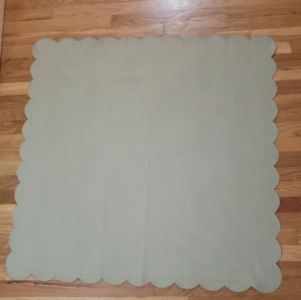Mini willow scallop gathre mat